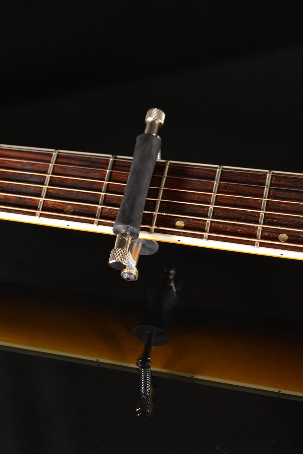 Guitar capo, electric guitar, folk guitar, acoustic guitar, sliding capo, scrolling capo, practical guitar
