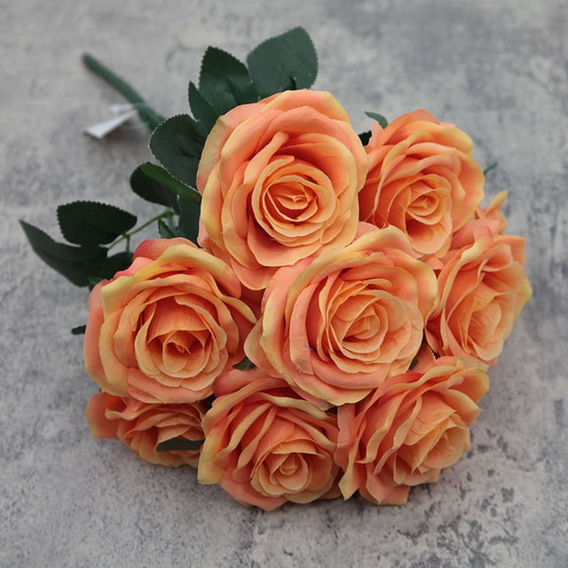 Xiao Hua ramo de 10 rosas color crema con capullos de 43 cm de largo. Color naranja.