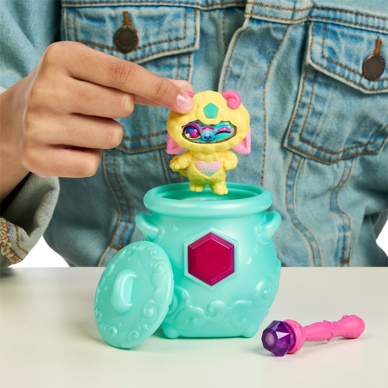 INCREDITOYZ Magic Mixlings Collector Surprise Mini Cauldron 4-Pack Bundled  Gift Set