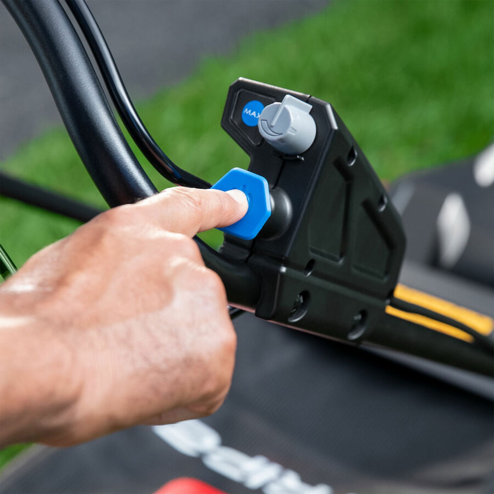 TORO Foldable 21-Inch Stripe Electric Self Propelled Lawn Mower 60-Volt - Thumbnail 4