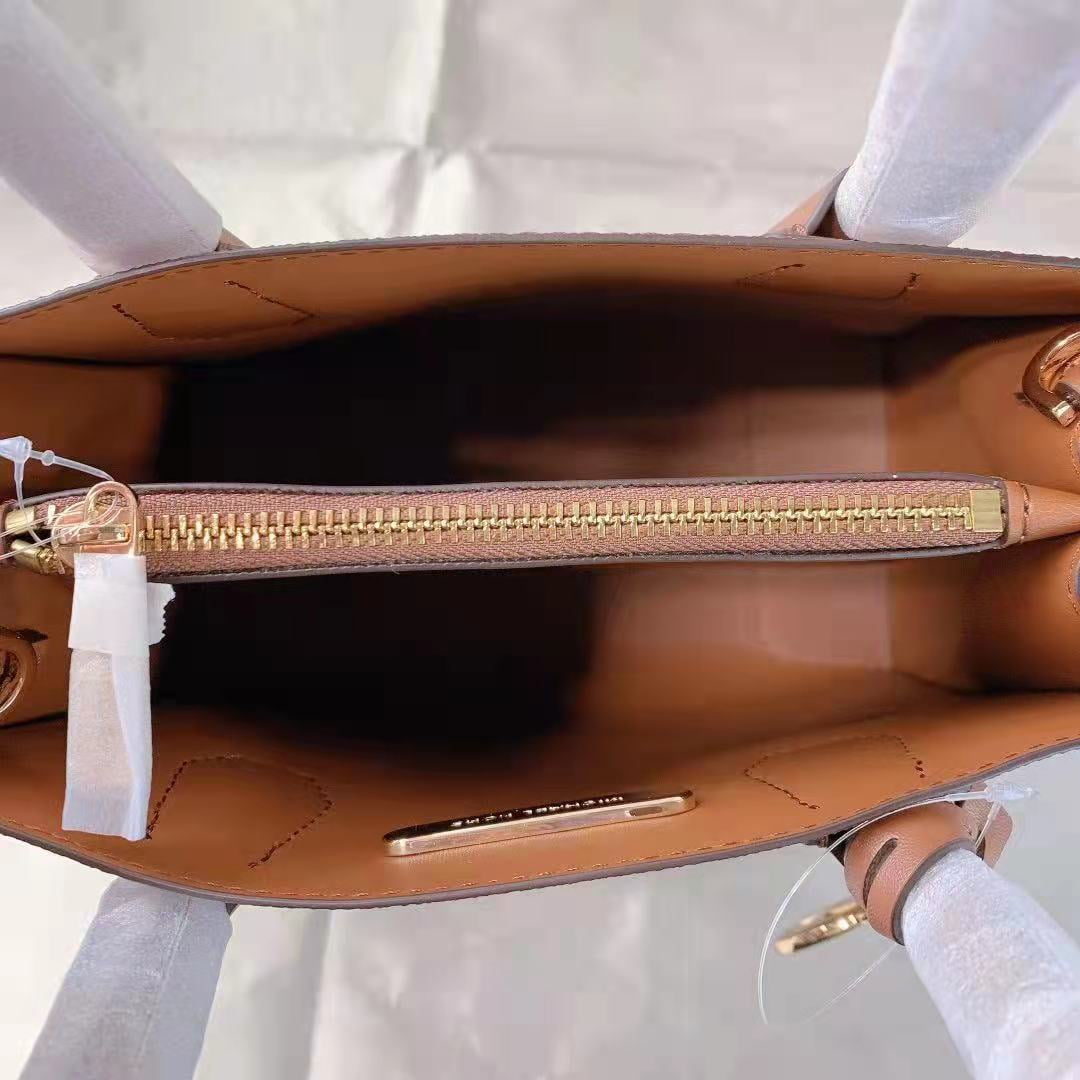 Michael Kors Mercer 35T1Gm9M2E Medium And Leather Messenger Crossbody Bag  In Buff 