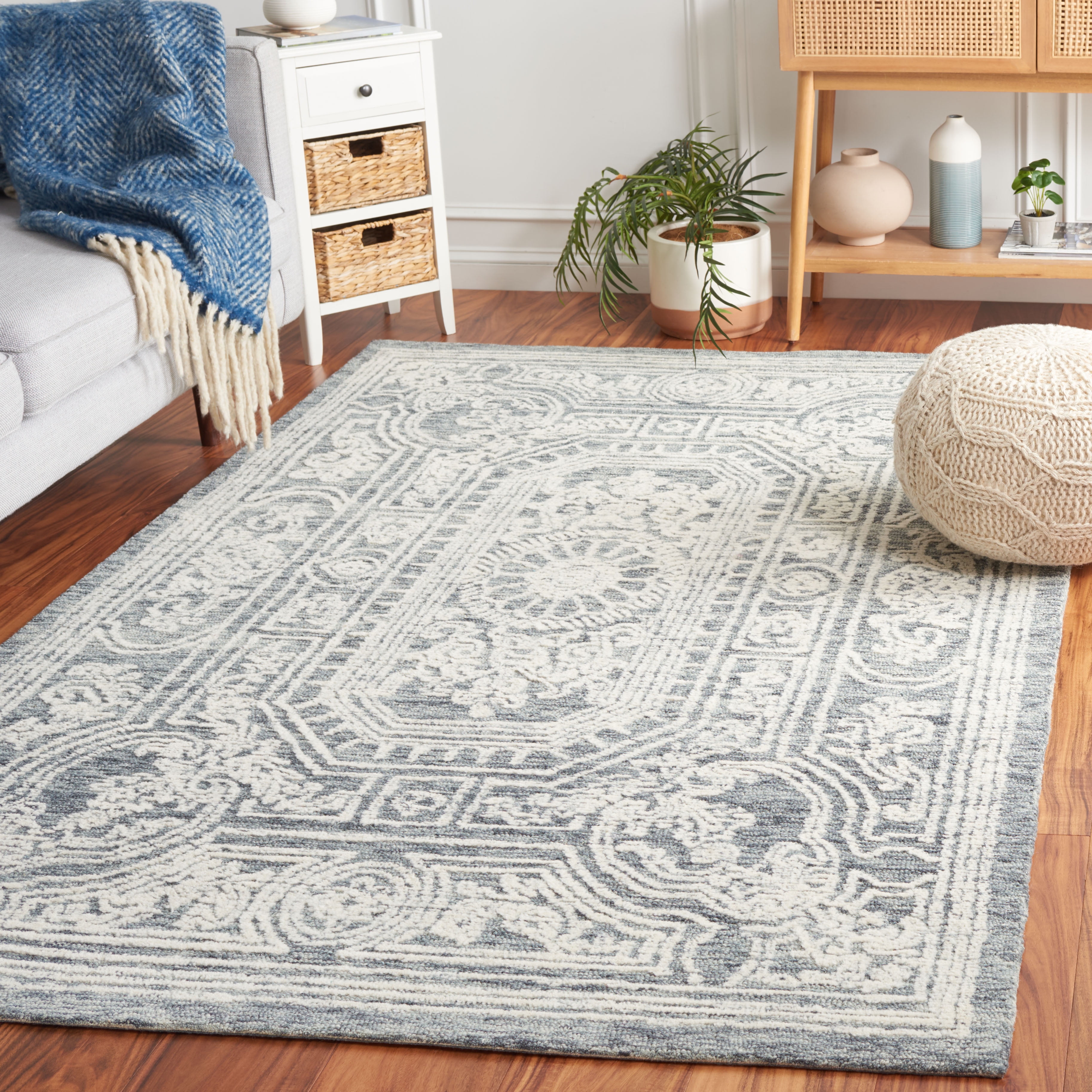 SAFAVIEH Ebony Aindreas Traditional Area Rug, Ivory/Dark Grey, 3' x 5'