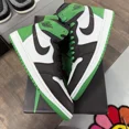 thumbnail image 1 of Size 10.5 - A i r-Jor-dan 1 Retro OG High Lucky Green (USED), 1 of 5