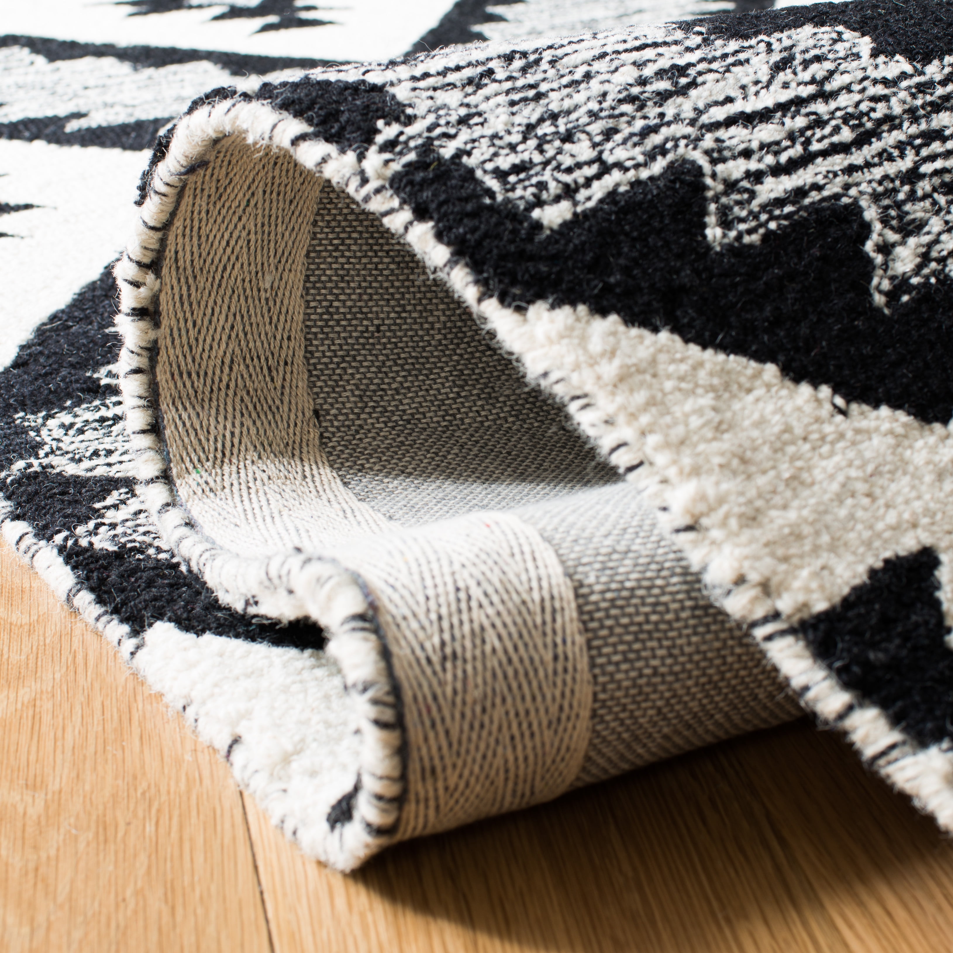 SAFAVIEH Aspen Michaelangelo Southwestern Wool Area Rug, Charcoal/Black, 11' x 15'