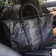 thumbnail image 4 of 2023 Nuevo bolso de mano sencillo europeo y americano con estilo temperamento, bolso de mano con diamantes, bolso de hombro versátil y de moda informal para mujer, 4 of 5