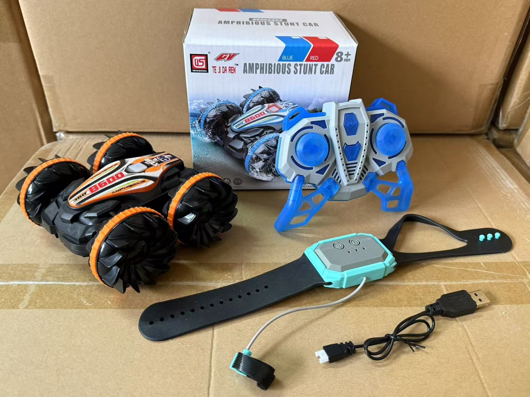 Remote control toy car, water and land amphibious toy car, can float on top. 360 °   flip, adapt to any road conditions, toy off-road car.
