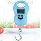 thumbnail image 1 of Báscula electrónica portátil azul para equipaje, peso colgante, Digital, LCD, 50kg, para viajes, compras o actividades al aire libre., 1 of 5