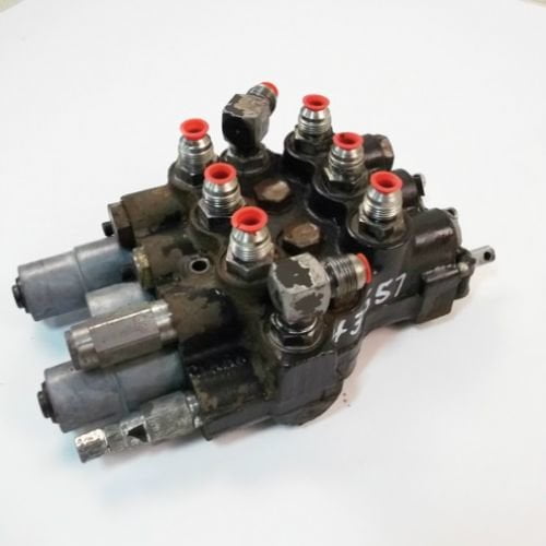 Hydraulic Control Valve, Used, Bobcat, 6802997