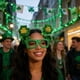 thumbnail image 5 of Gafas de Sol Verdes con Tréboles Del Día de San Patricio, Montura Festiva para Fotos y Celebraciones., 5 of 6