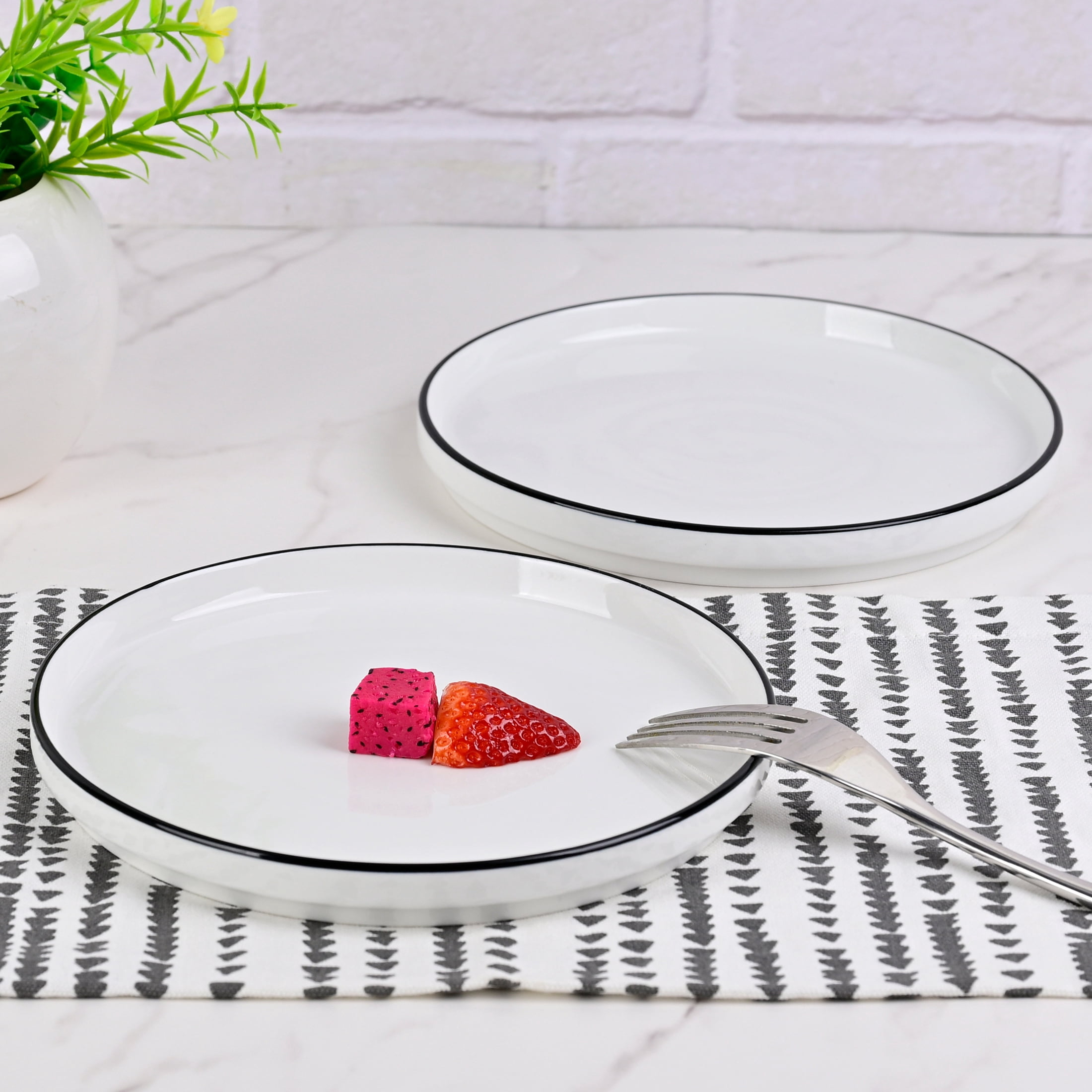 Mainstays Black Rim Round Stoneware Salad Plate, 7.6 in