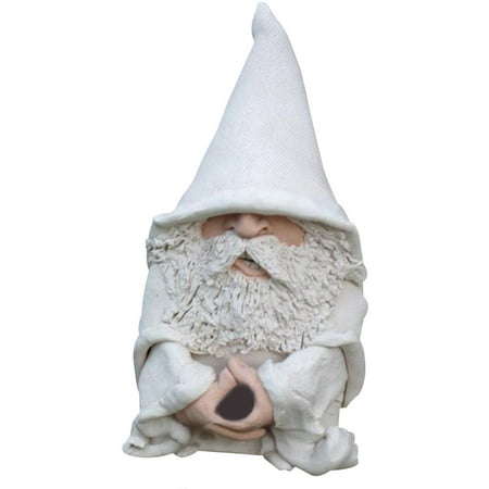 peeing gnome statue