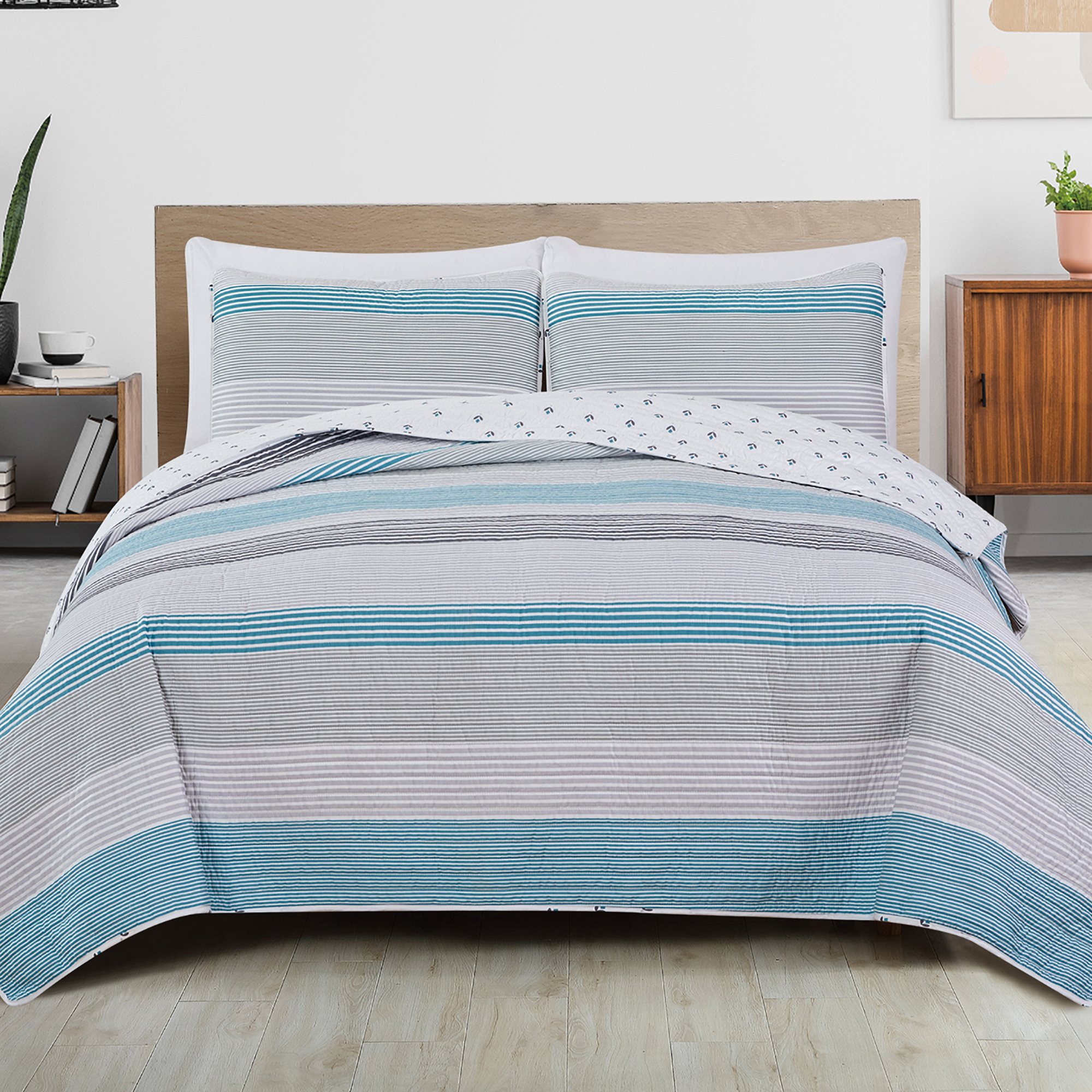 Great Bay Home Stripe Reversible Reversible Quilt Set With Shams (King, Aqua / Taupe)