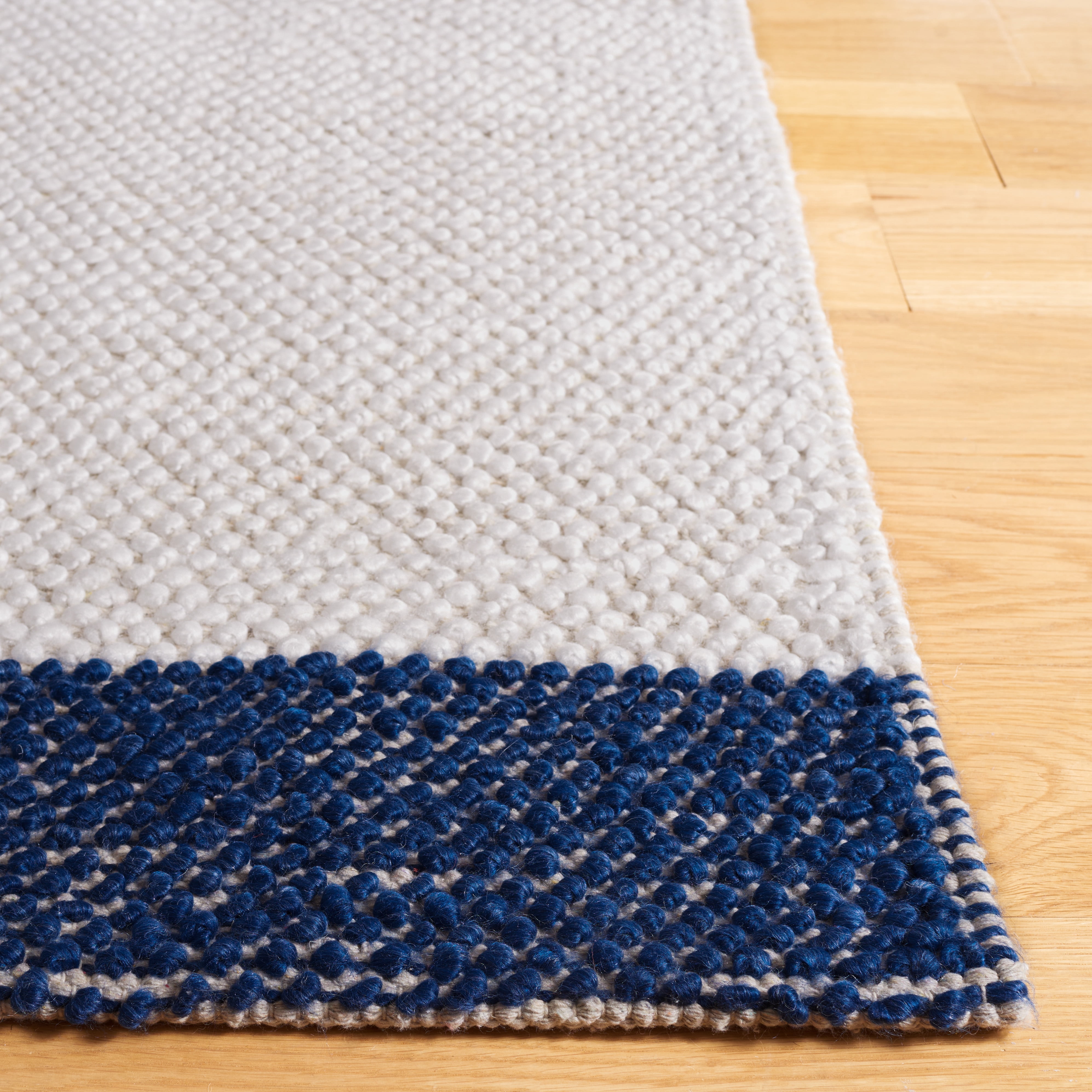 SAFAVIEH Natura Marina Striped Wool Area Rug, Ivory/Navy, 5' x 8'