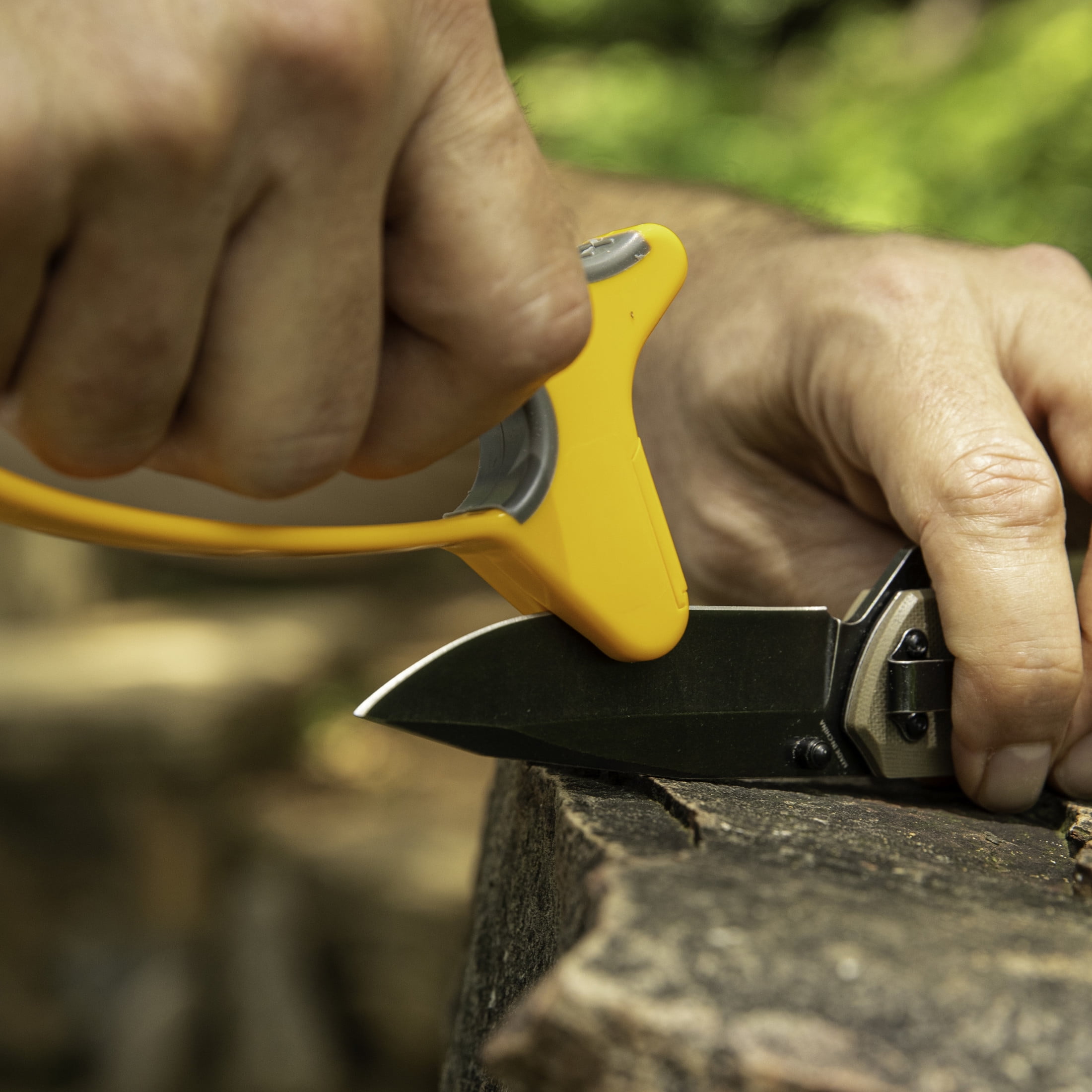 (4 pack) Smith’s 50170 JIFFY V-Sharp Knife & Scissors Sharpener | Yellow & Grey