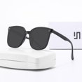 thumbnail image 4 of Lunettes de Soleil Pliables pour Hommes et Femmes, Protection UV, Monture Carrée Large, pour Voyage et Extérieur, 4 of 4