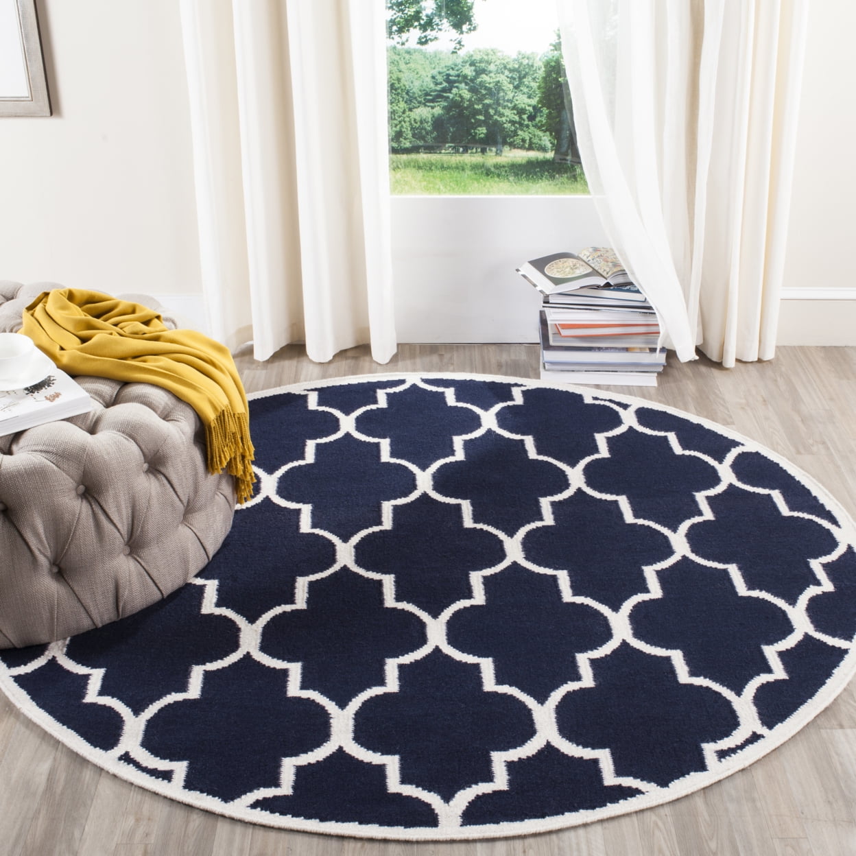SAFAVIEH Dhurrie Toby Geometric Moroccan Wool Runner Rug, Navy/Ivory, 2'6" x 6'