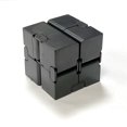thumbnail image 5 of Juguete antiestrés de 3 piezas en azul, verde y negro, ideal para trabajadores de oficina, superficie de silicona, 5 of 5