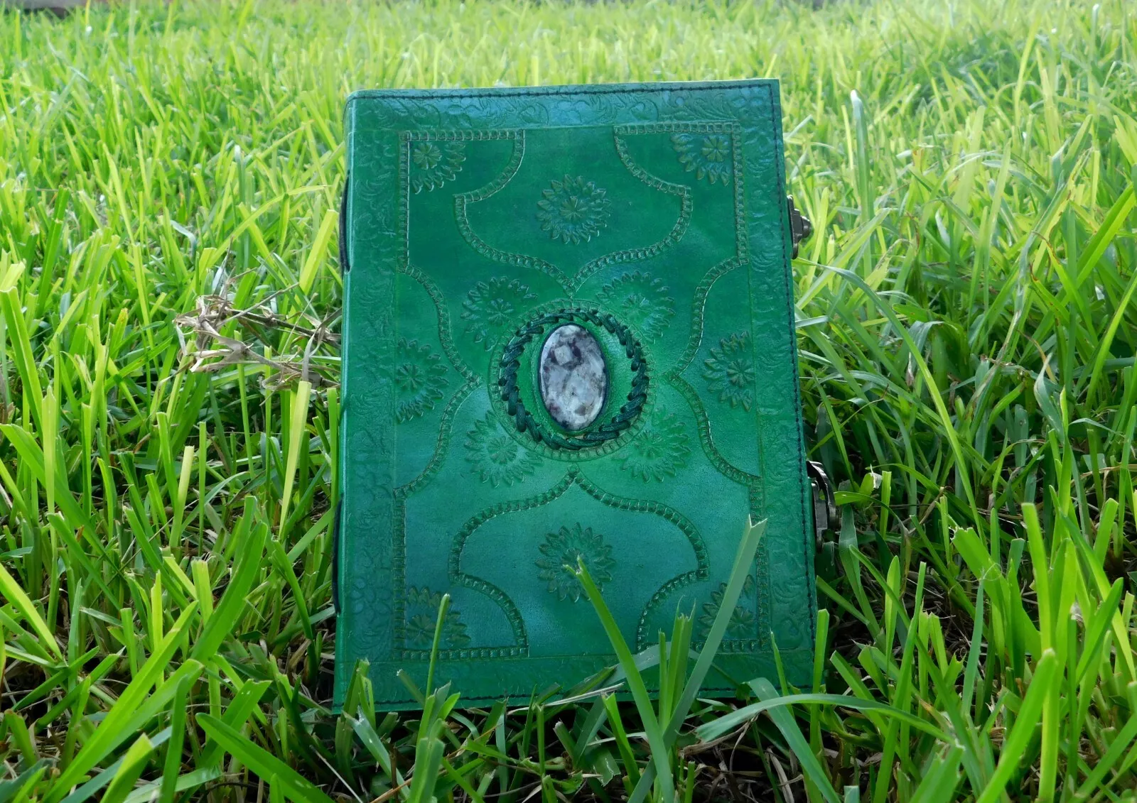 Handcrafted Embossed Design Vintage Leather Bound Journal Agate Stone Green Diary Blank Notebook For Men & Women