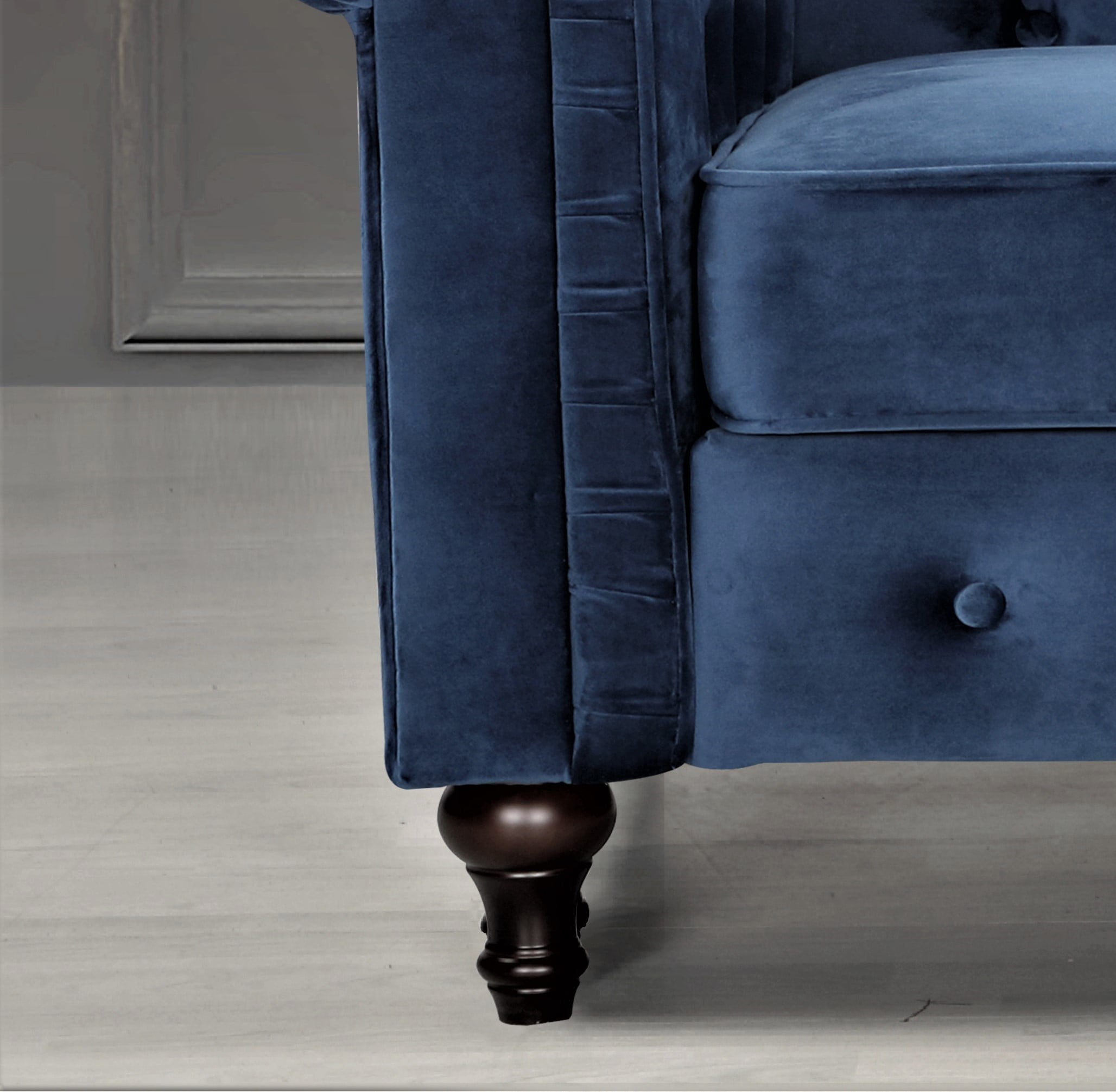 Uspridefurniture Shamblin Rolled Arm Wide Tufted Chesterfield Chair