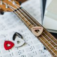 thumbnail image 4 of Púas De Ukelele De Cuero Con Orificio Recortado En Forma De Diamante Para Un Mejor Agarre Nunca Deje Caer La Púa Mientras Toca, También Funciona Como Púa De Guitarra O Púa De Bajo 100% Cuero Genuino,, 4 of 8