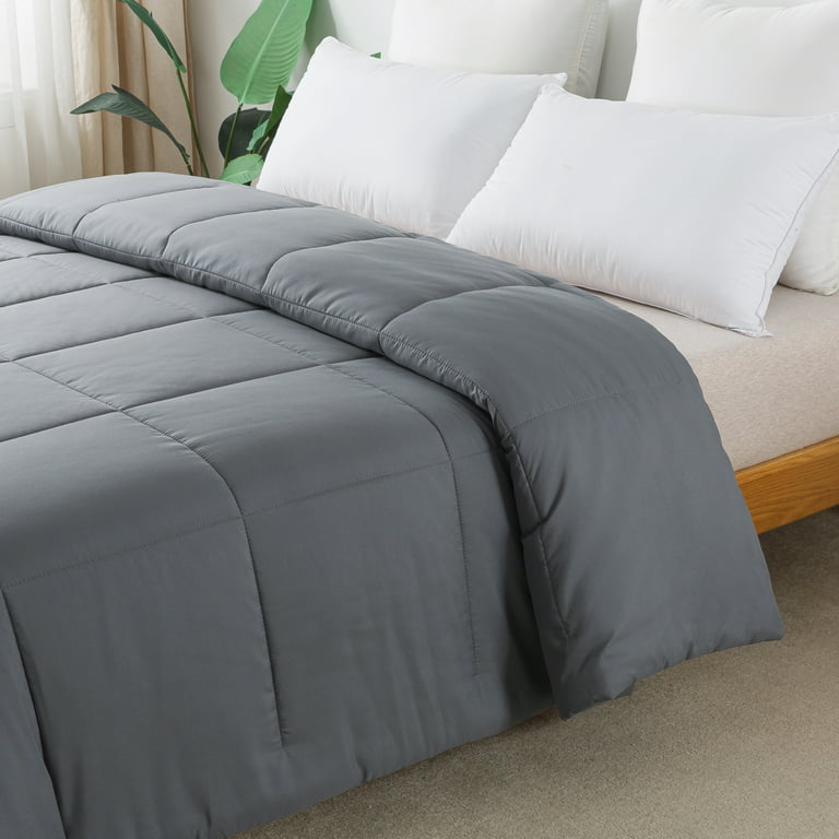 JEAREY Down Alternative Comforter Green Solid Reversible Queen Comforter  (Polyester with Down Alternative Fill) in the Comforters & Bedspreads  department at
