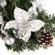 thumbnail image 4 of Árbol de Navidad decorativo en miniatura, ideal para mesas, repisas o ventanas, disponible en dorado, plateado, azul real y rojo, altura de 20cm., 4 of 6