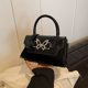 thumbnail image 4 of Bolso de mano de textura suave coreano de moda popular de este año, nuevo bolso bandolera cuadrado pequeño versátil de primavera 2025, 4 of 5