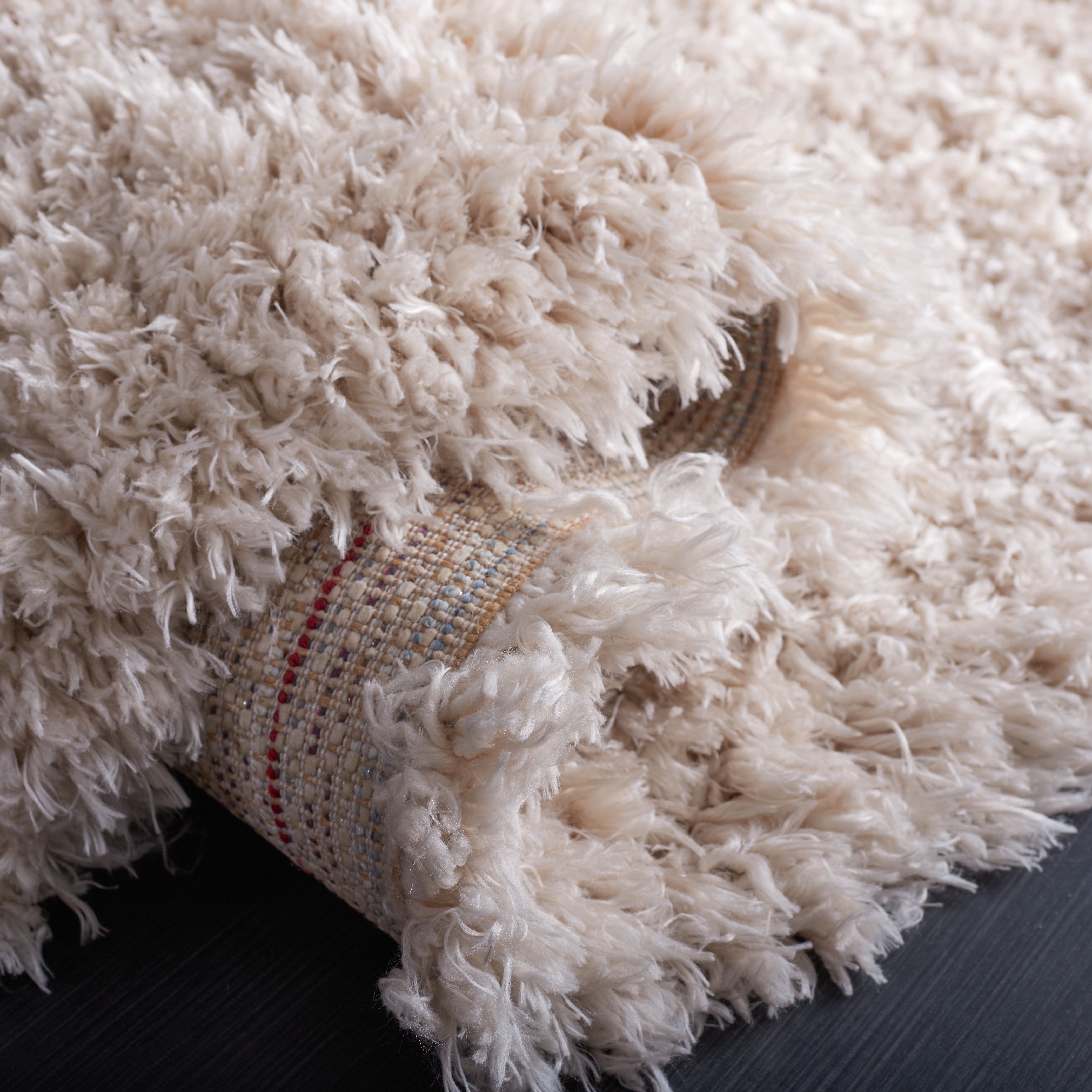 Safavieh Flokati Augustin Solid Shag Area Rug, Beige, 2'7" x 5'