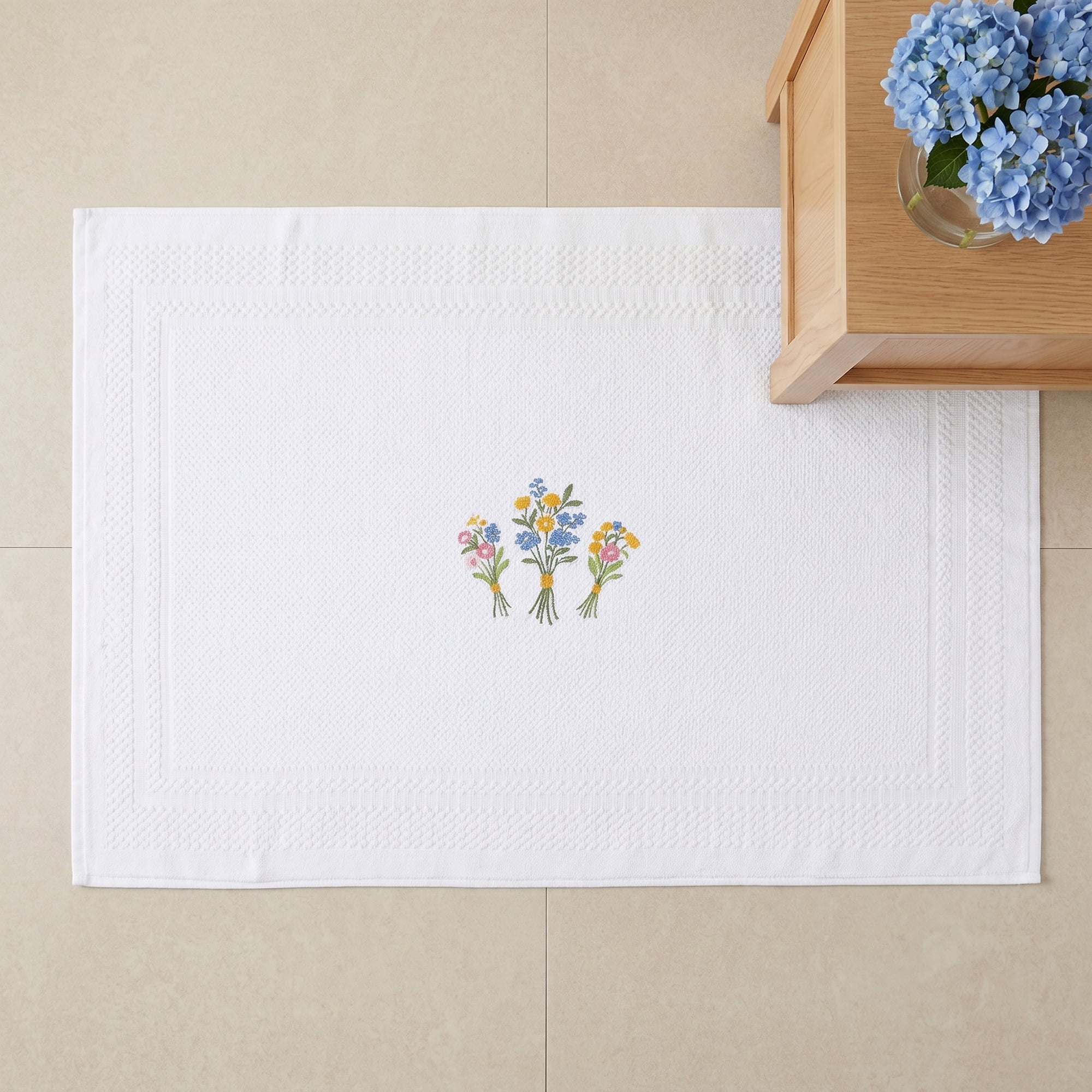 Unique Bargains Cotton Bathroom Absorbent Flower Embroidered Washable Mat White 24"x16"