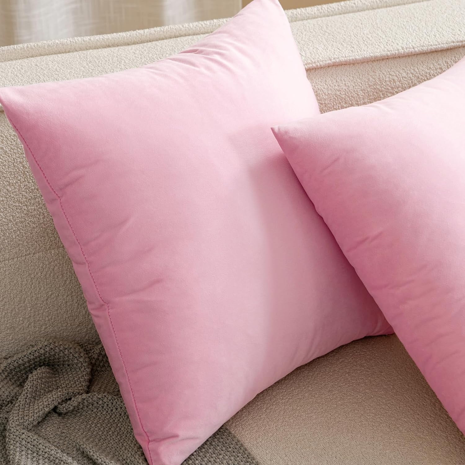 Nmkwnr Set of 2 Throw Pillow Covers with Zipper, Decorative Square Pillow Cases Velvet Cushion Covers for Sofa Couch Bed, 20"x20"