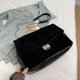 thumbnail image 3 of Bolso Bandolera Gamuza para Mujer Con Bolsillo Interior en Las Axilas Viajes (), 3 of 8