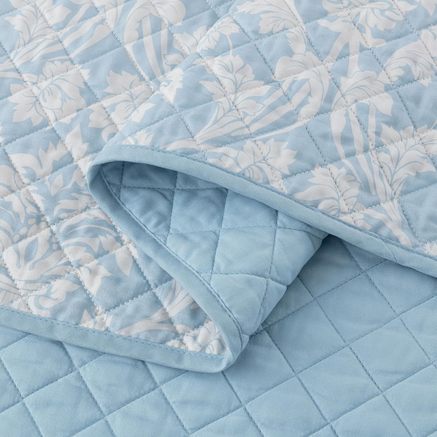 Chezmoi Collection Ivy Floral Medallion Quilt Set King Size, 3-Piece Blue/White Floral Printed Pre-Washed Reversible Microfiber Bedspread Set