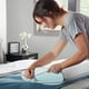 thumbnail image 4 of Almohada de Memory Foam y Gel Ventilado, Estándar blanco King Weekenders Viscoelástico, 4 of 7