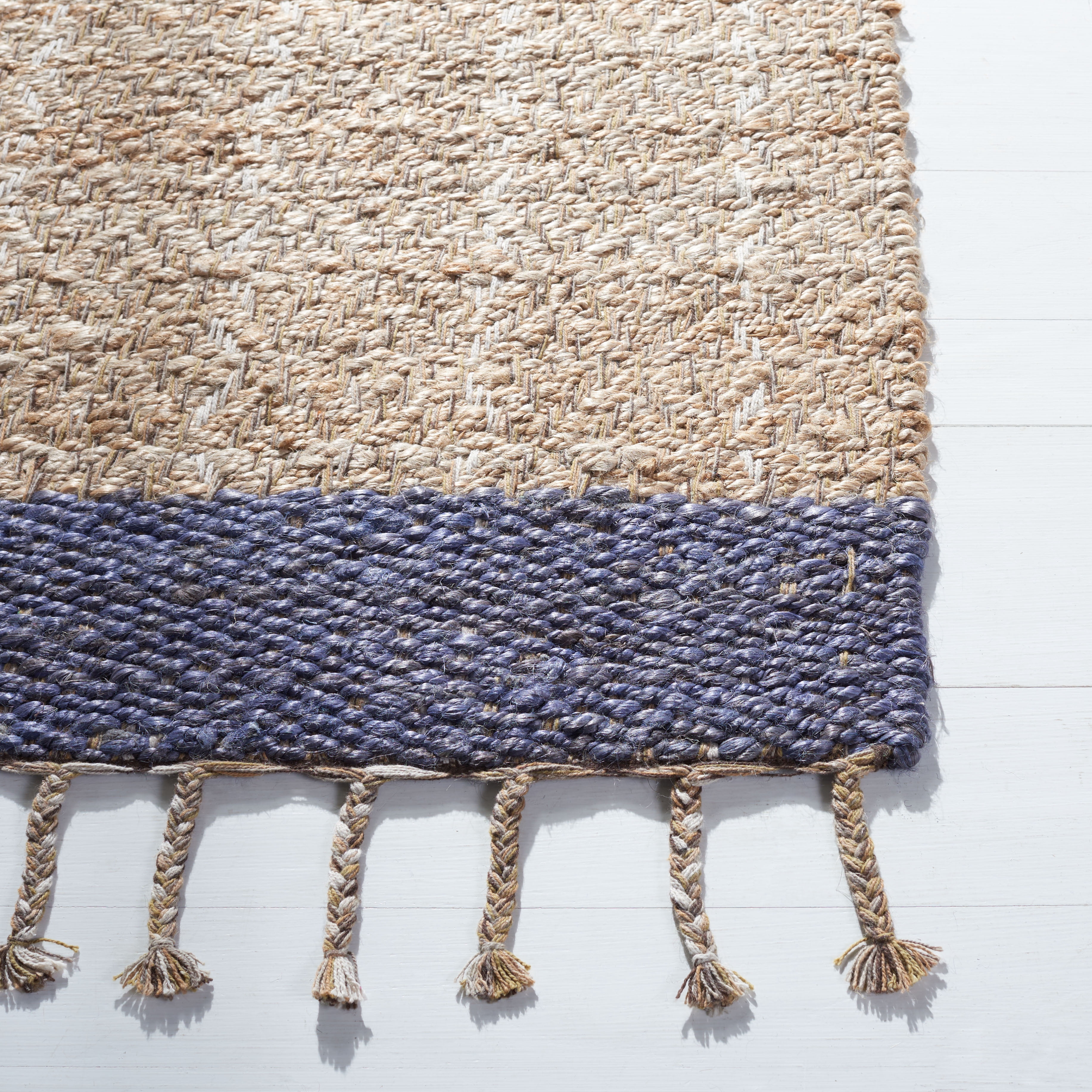 SAFAVIEH Cape Cod Kristen Distressed Area Rug, Natural/Purple, 8' x 10'
