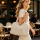 thumbnail image 1 of Bolso bandolera ligero de nailon para mujer – Bolso de hombro impermeable de gran capacidad para desplazamientos, uso casual y diario., 1 of 6