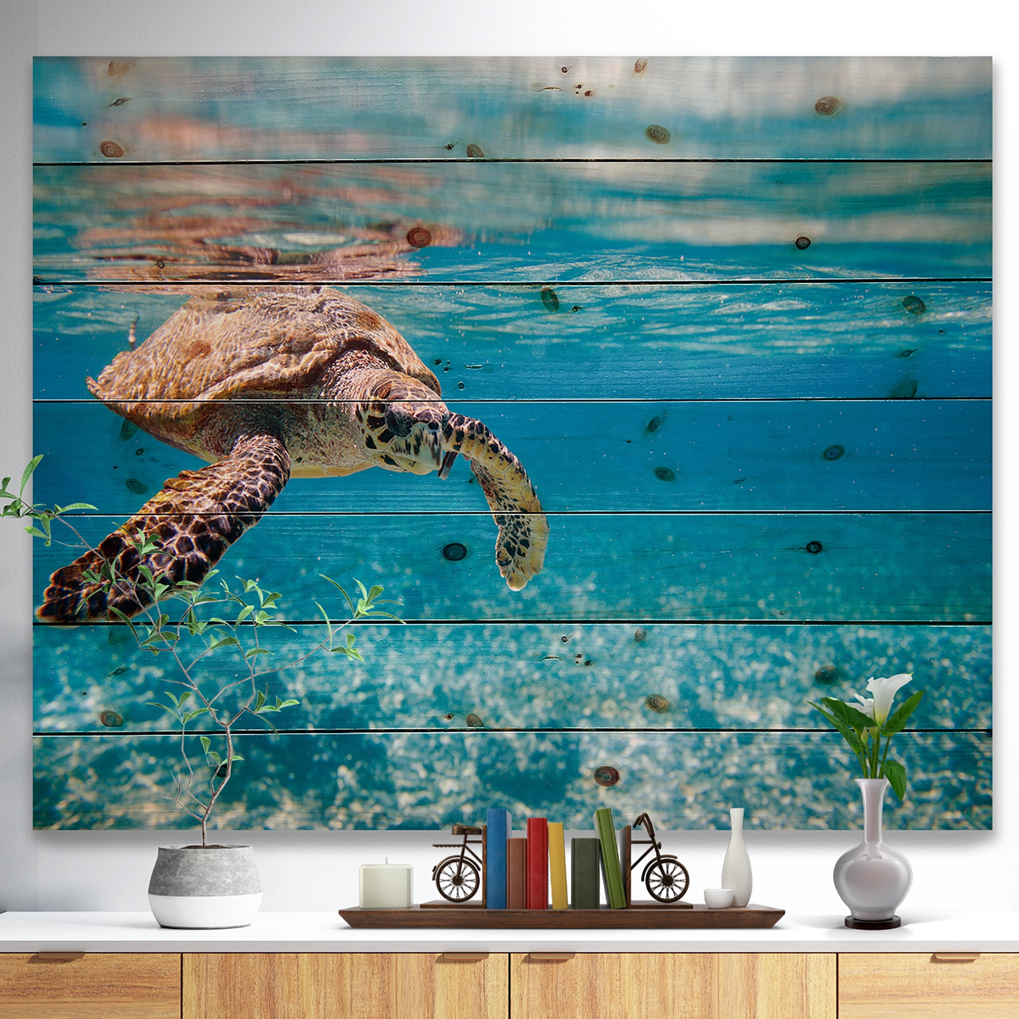 Designart 'Large Hawksbill Sea Turtle ' Animal Print on Natural Pine Wood