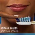 thumbnail image 5 of Cepillo de Dientes Oral-B 7 Beneficios con Cerdas Suaves CrissCross, 2 pzas, 5 of 5