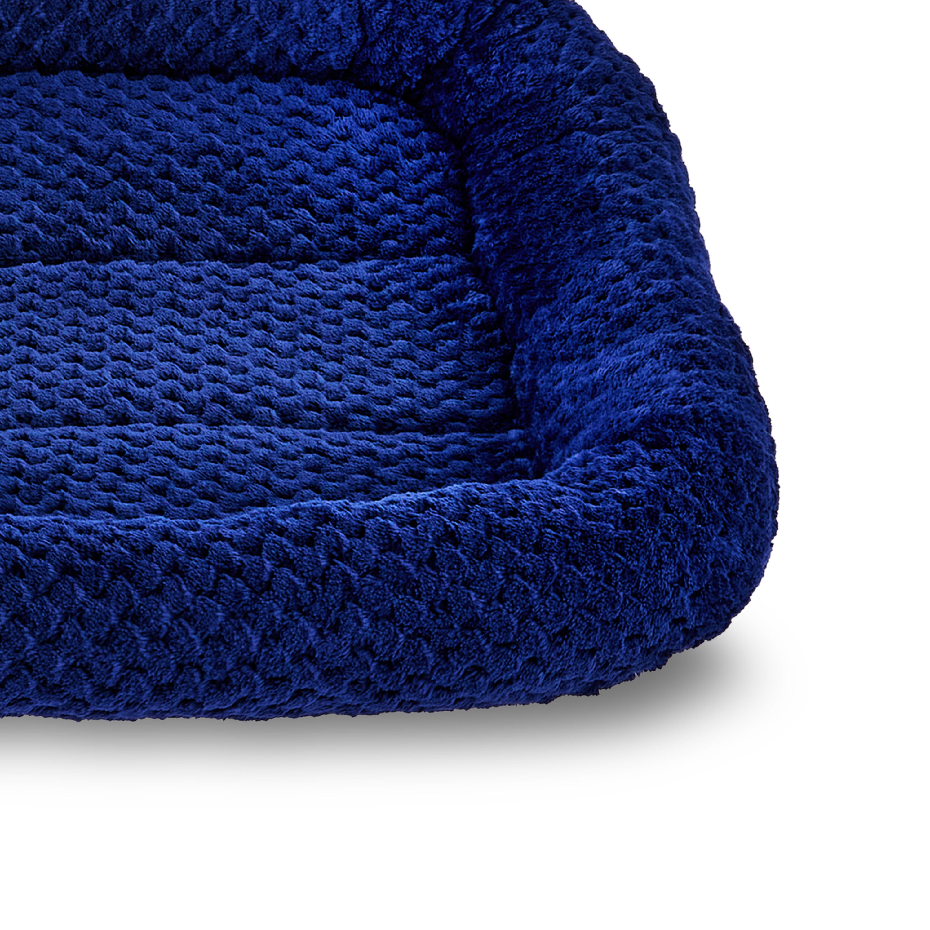 Vibrant Life Medium Cozy Luxe Crate Mat Pet Bed, Navy, 24" x 18"