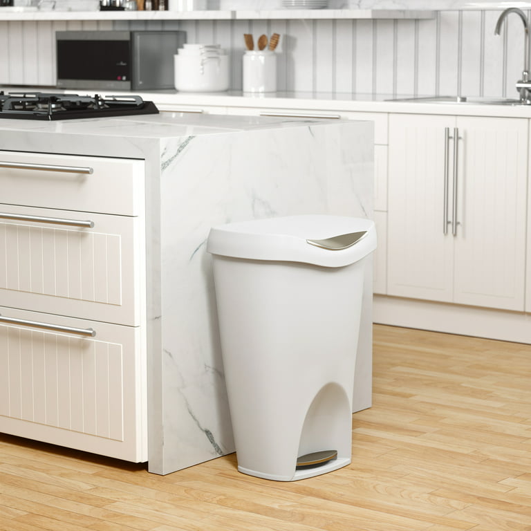 Umbra Brim 13 Gallon Plastic Trash Can - Bed Bath & Beyond - 27032844