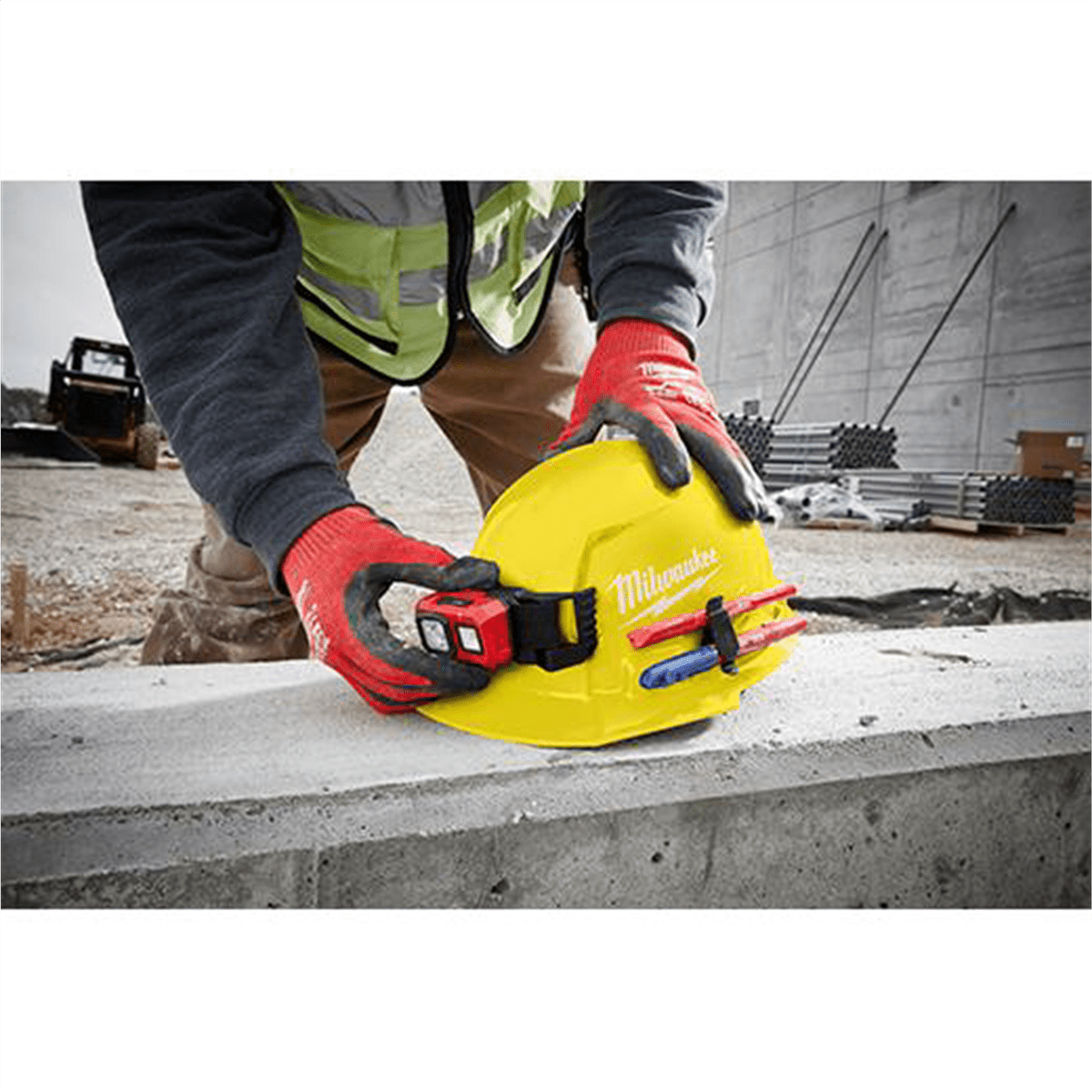 Milwaukee Tool BOLT Gray Front Brim Vented Hard Hat w/6pt Ratcheting Suspension (USA) - Type 1, Class C