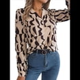 thumbnail image 3 of Camisa de Larga con Botones Geométricos para Mujer, Blusa Informal Ajustada con Cuello y Estampado Integral. Caqui XL, 3 of 10