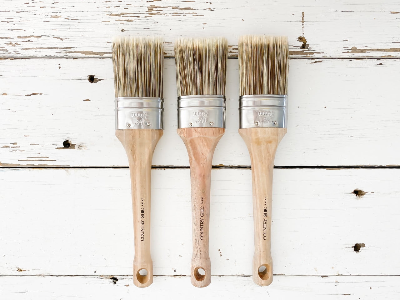 Country Chic Paint: Oval Paint Brush for Furniture, Synthetic Bristle, 1.5"
