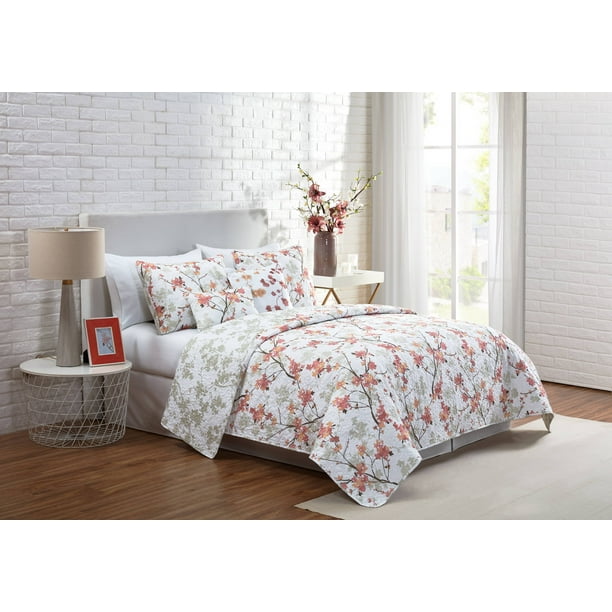 VCNY Home Jasmine Reversible Floral Quilt Set, Full/Queen, Coral ...
