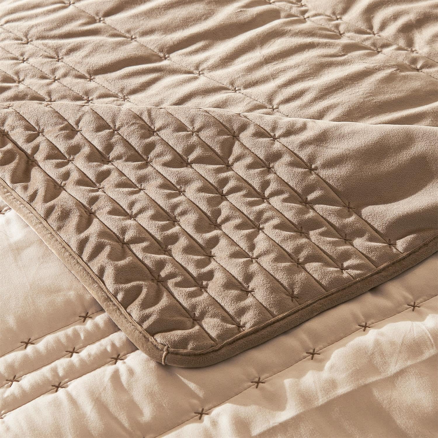 Evenhug King Size Velvet Quilt Set, Ultra Soft Lightweight Bedspread Coverlet 3 Pieces, Reversible Quilted Bedding Comforter Set for All Season