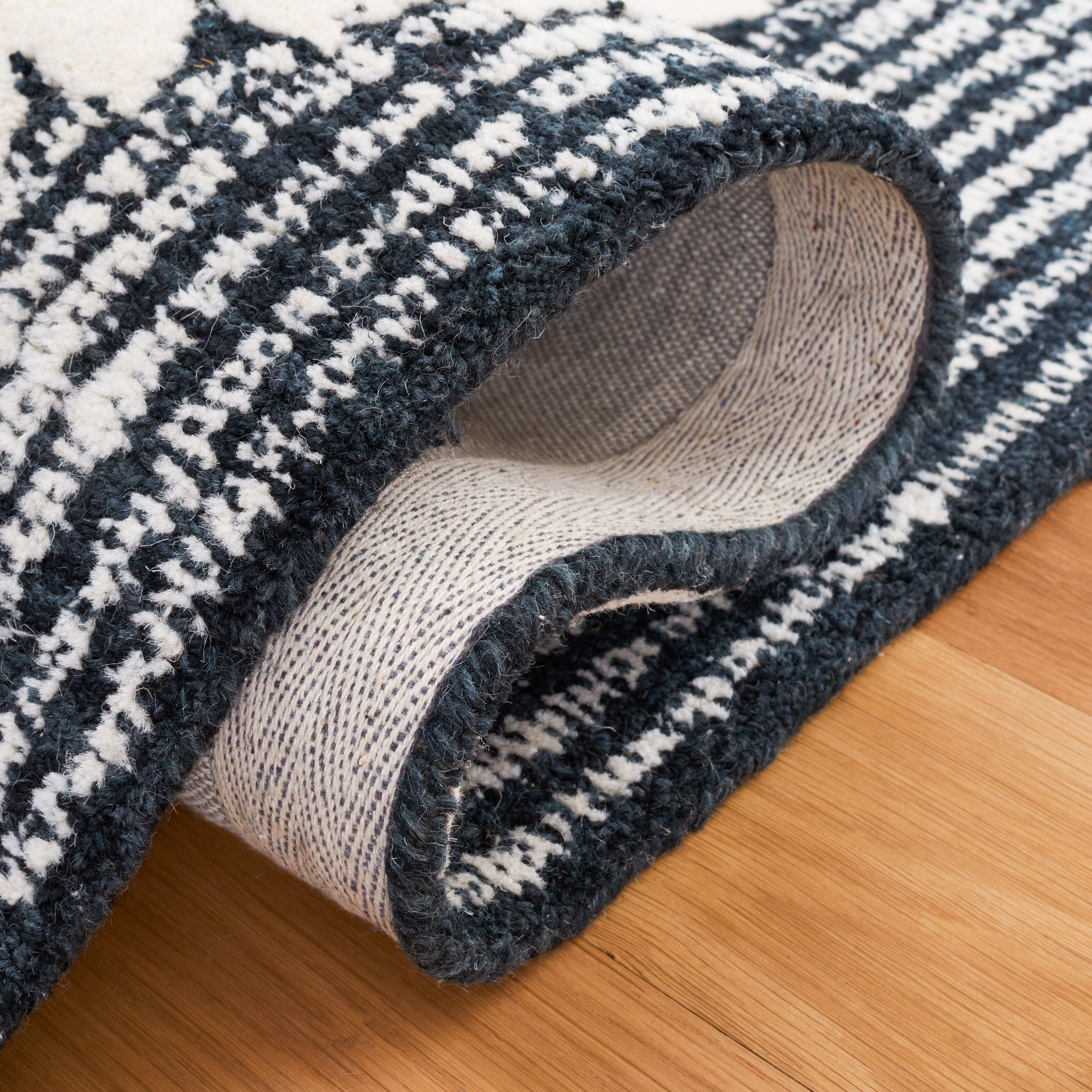 SAFAVIEH Metro Kelsey Diamond Runner Rug, Black/Ivory, 2'3" x 9'