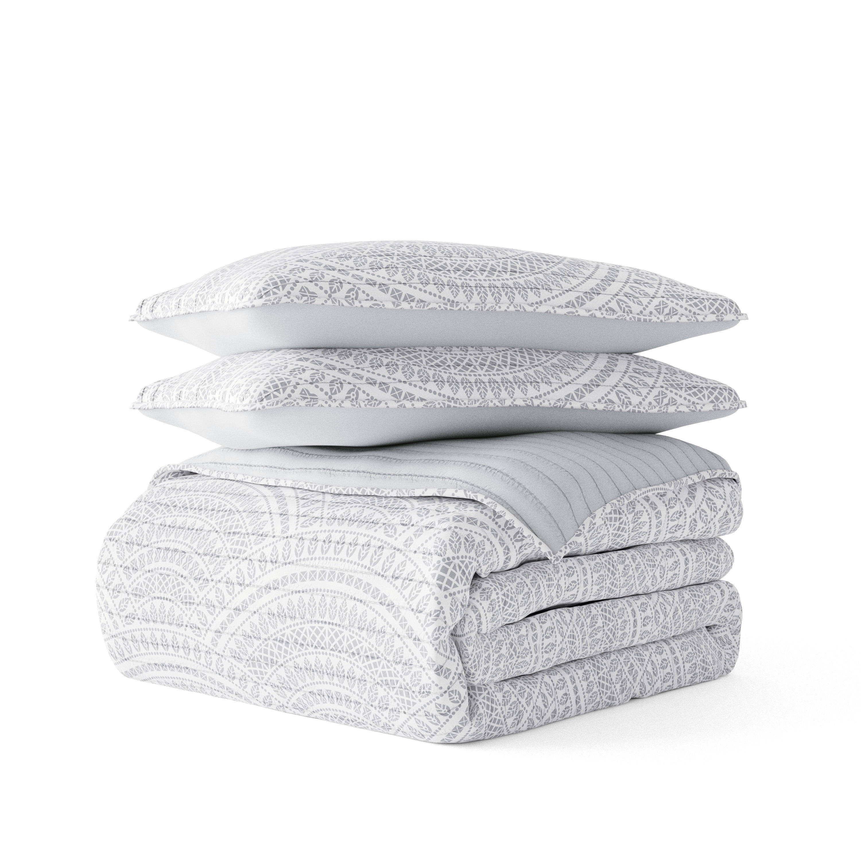 Noble Linens Light Gray 3 Piece Scallop Reversible Microfiber Quilt Set, King / CalKing