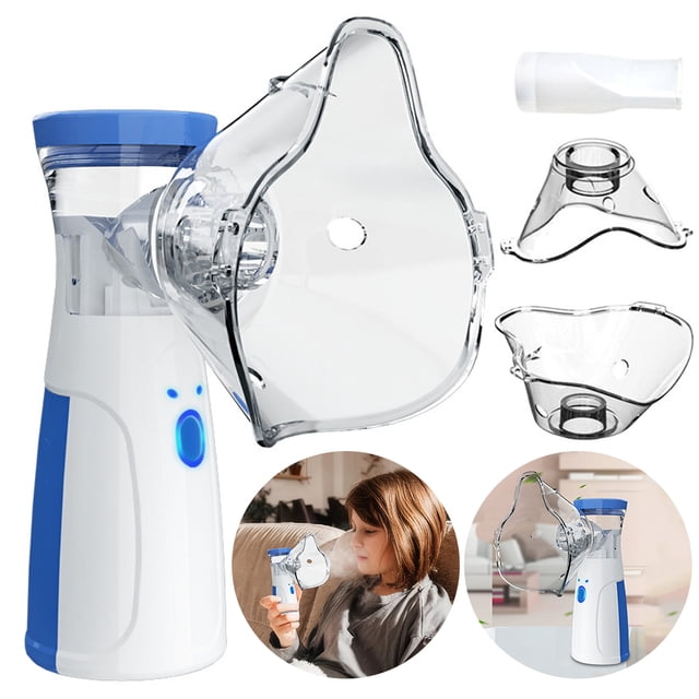 nebulizador inhalador ultrasilencioso portátil para adultos y Nebulizador portátil blanco con nebulización por malla; vista frontal centrada del inhalador ABS (135x50x50 mm) con botón azul iluminado, puerto USB y accesorios transparentes de mascarilla y boquilla, foto de uso mostrando a una persona inhalando; adecuado para uso en viaje y humidificación ligera del ambiente.