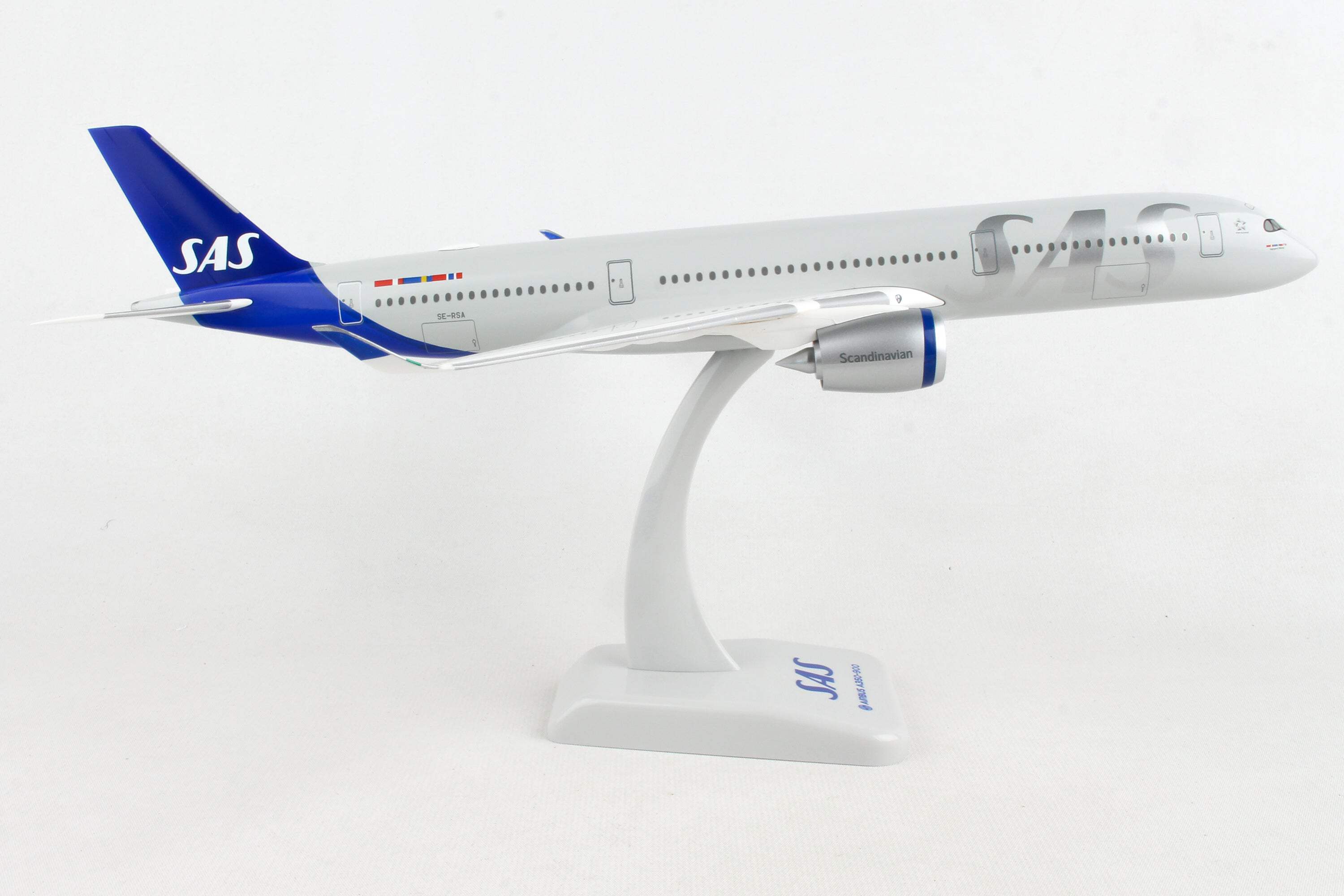 Hogan Wings 1-200 SAS A350-900 Plane with Gear, REG No. SE-RSA