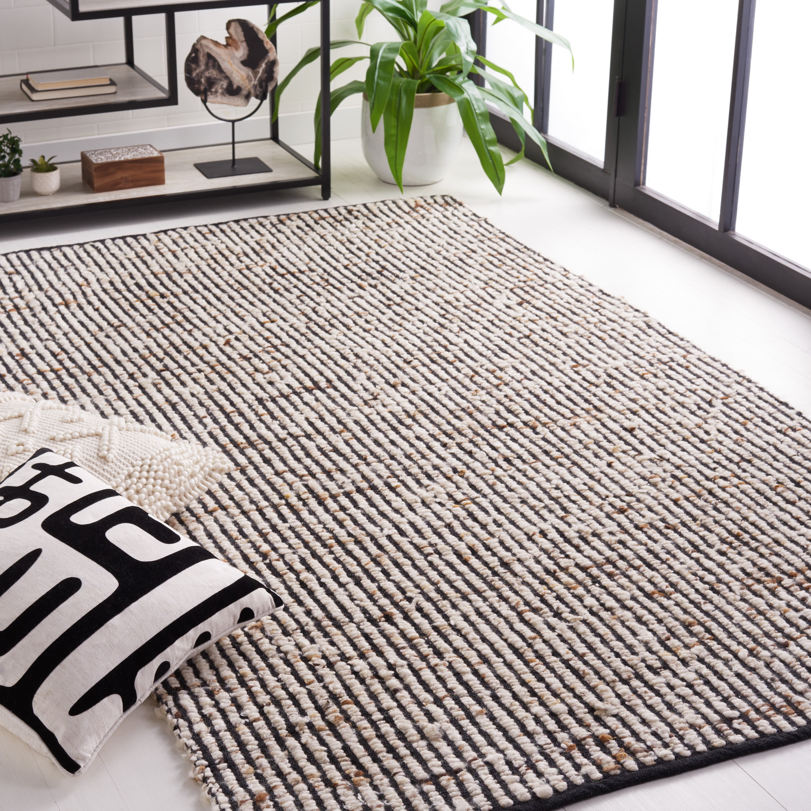 SAFAVIEH Natura Edith Distressed Area Rug, Black/Ivory, 3' x 5'