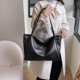 thumbnail image 3 of Bolso suave para axila para mujer, bolso de mano de PU de gran capacidad, bolso de hombro elegante, bolso de compras sencillo de Color sólido para ir de compras, 3 of 6